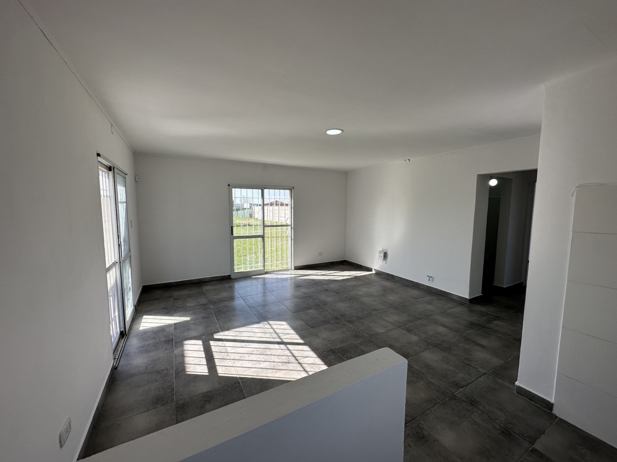 Funes Norte: Venta Casa 2 dorm. (Ideal inversores)