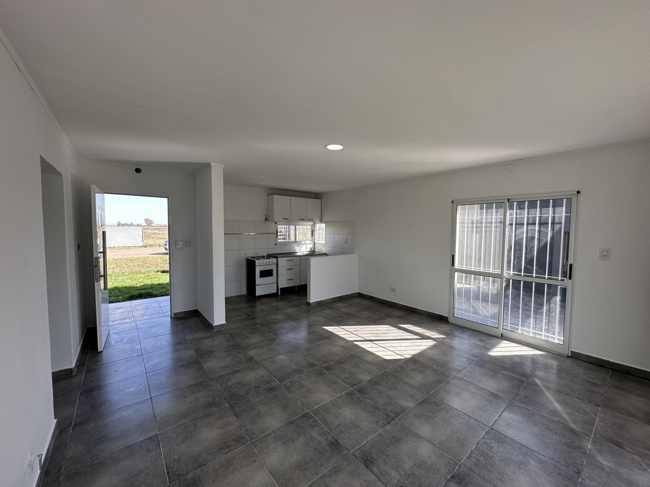 Funes Norte: Venta Casa 2 dorm. (Ideal inversores)
