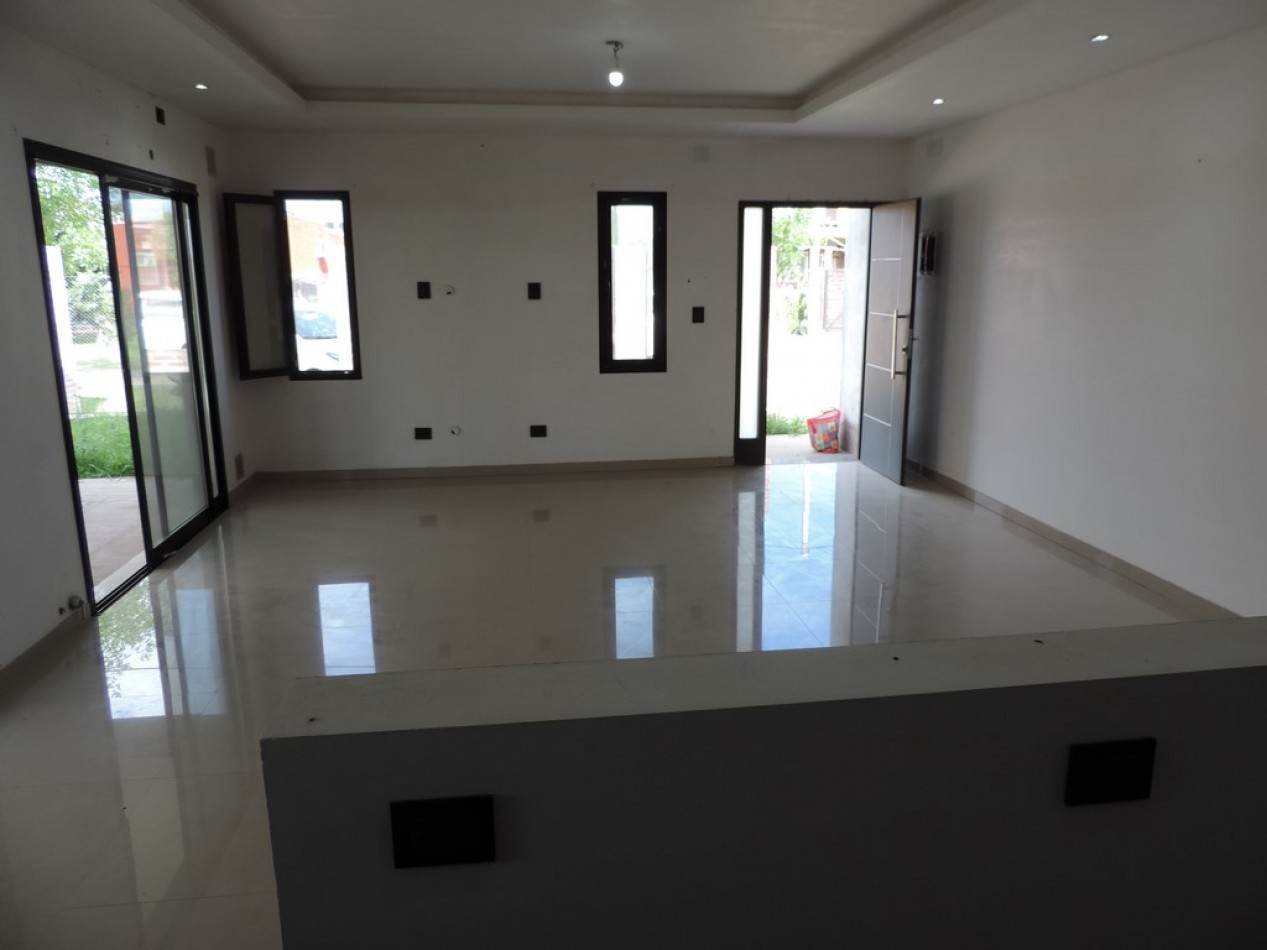 Venta casa 1 dorm. primera calidad en Roldan