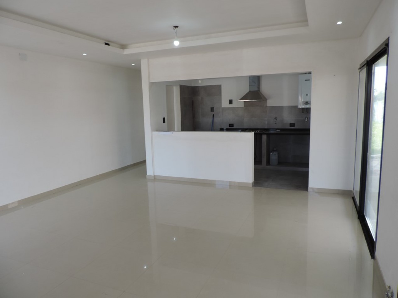 Venta casa 1 dorm. primera calidad en Roldan