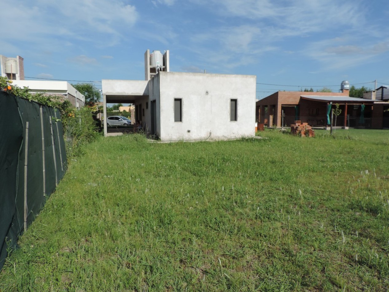 Venta casa 1 dorm. primera calidad en Roldan