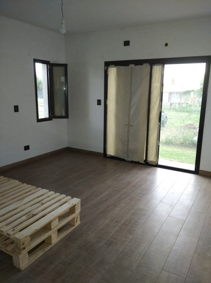 Venta casa 1 dorm. primera calidad en Roldan