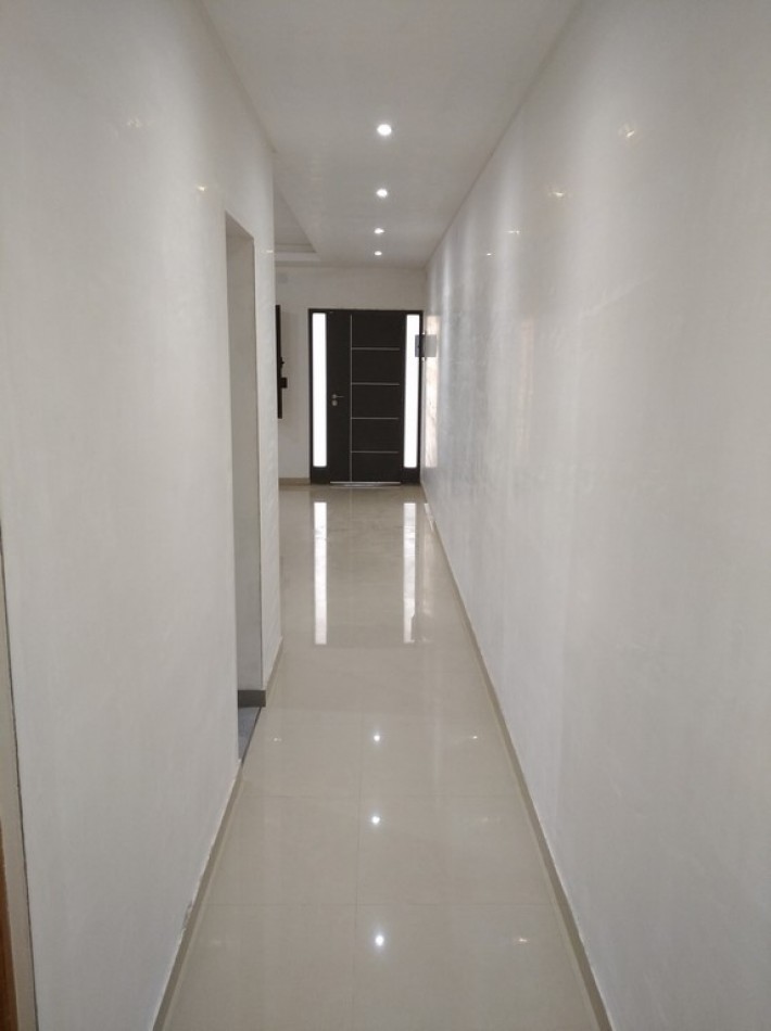Venta casa 1 dorm. primera calidad en Roldan