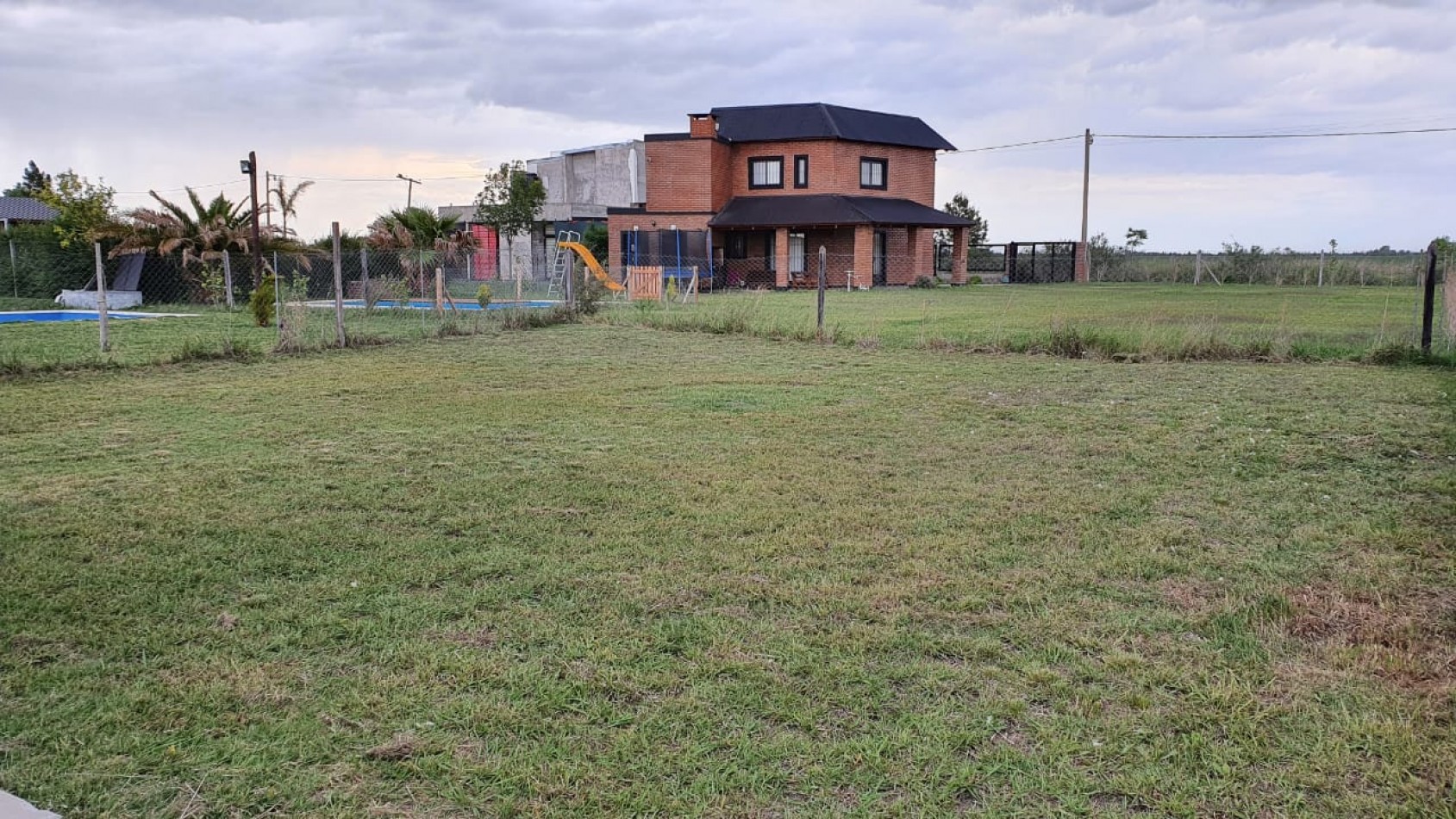Venta casa 1 dorm. primera calidad en Roldan