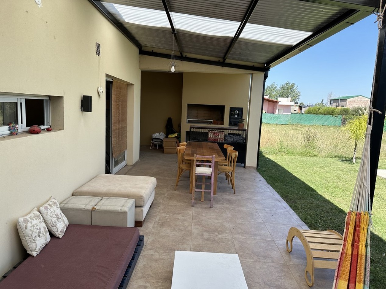 Venta casa 2 dormitorios con piscina Apta Credito