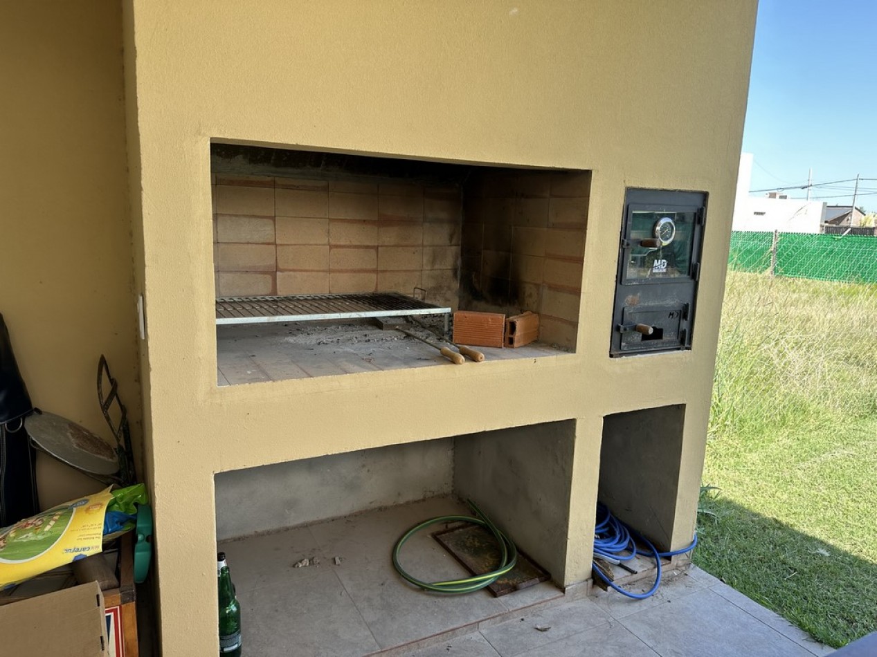 Venta casa 2 dormitorios con piscina Apta Credito