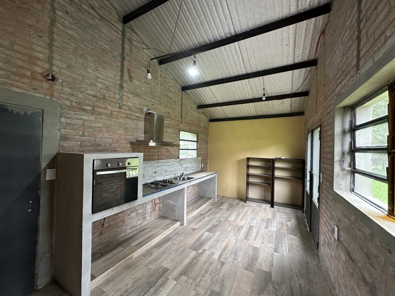 Venta Casa un dormitorio con parque forestado