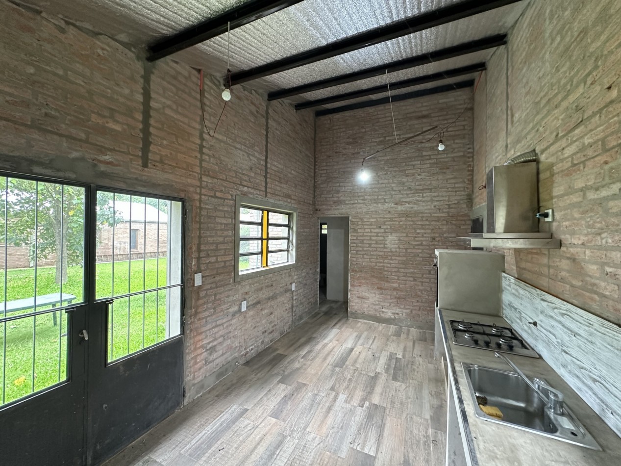 Venta Casa un dormitorio con parque forestado