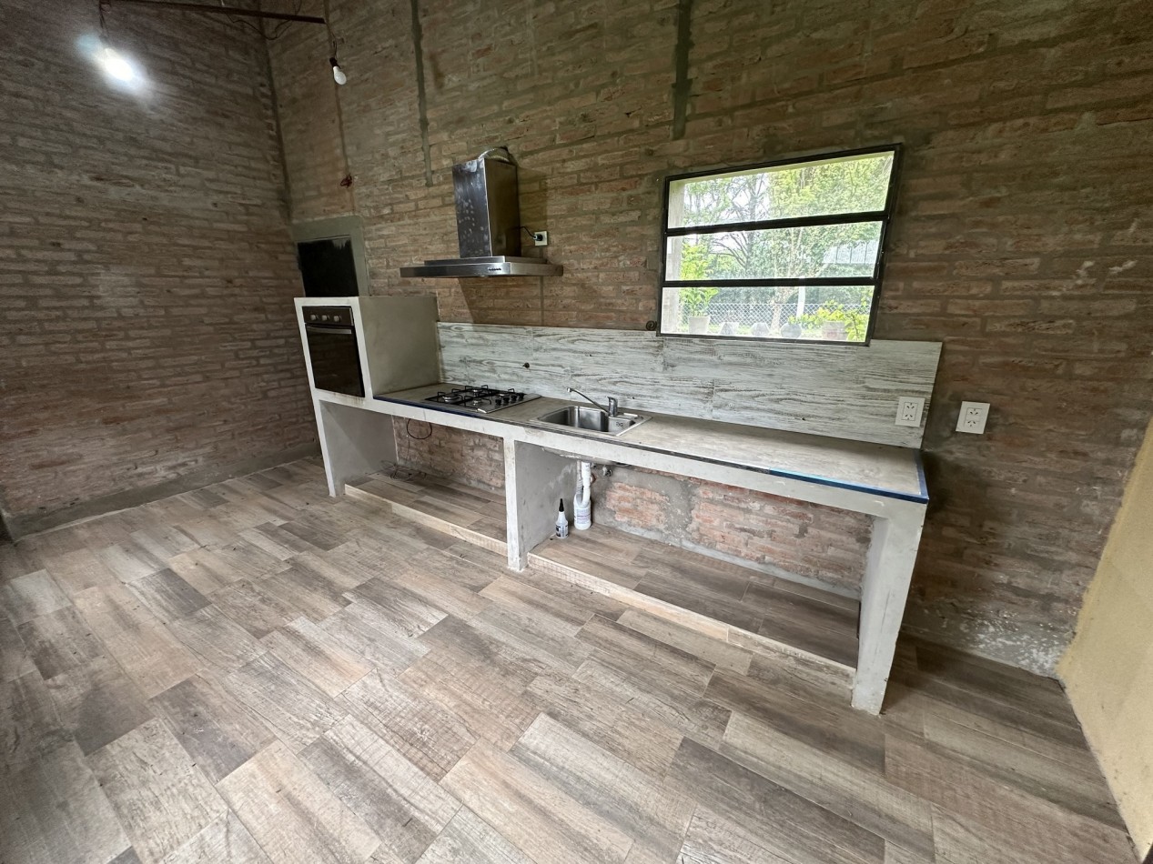 Venta Casa un dormitorio con parque forestado
