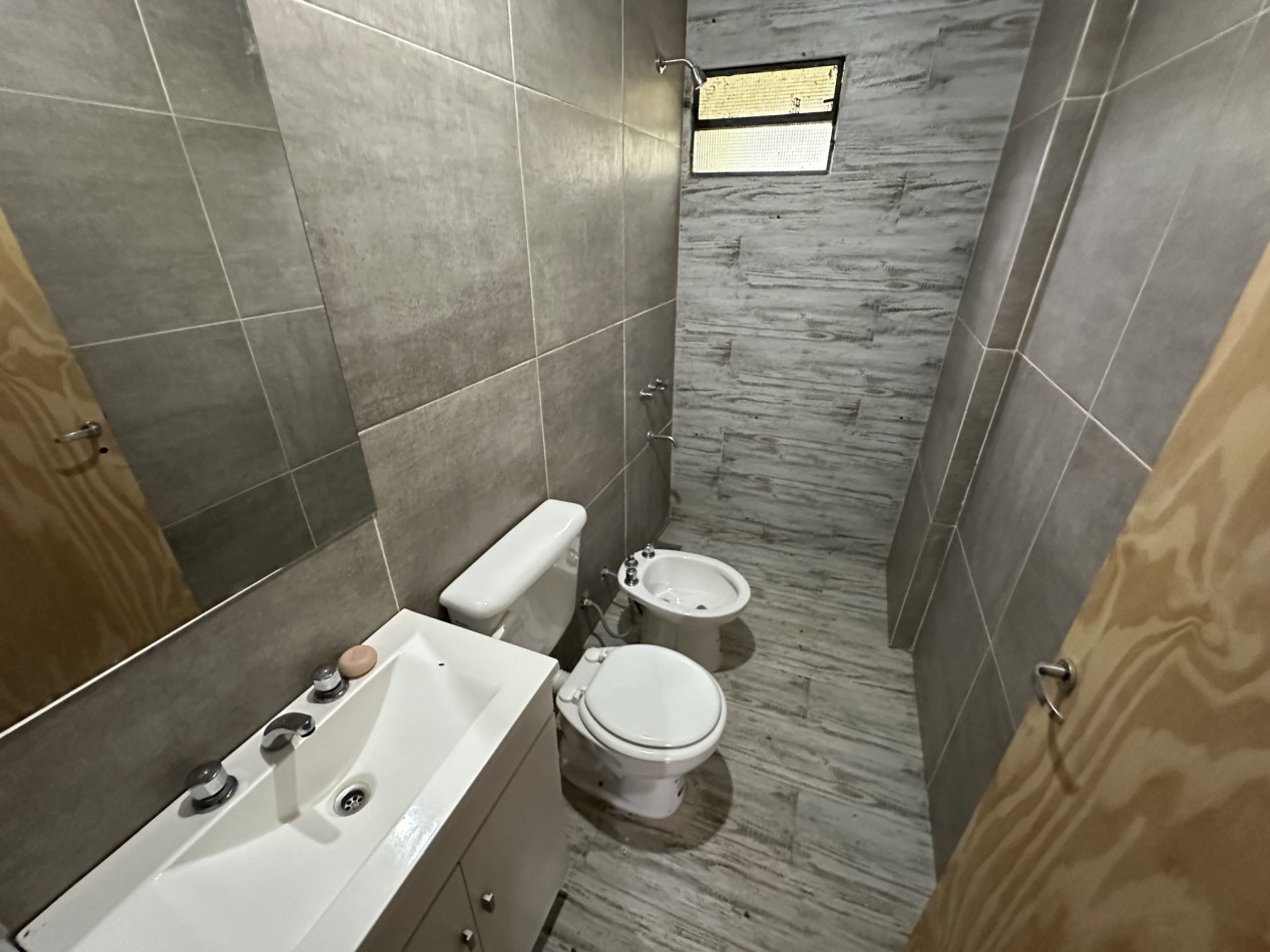 Venta Casa un dormitorio con parque forestado