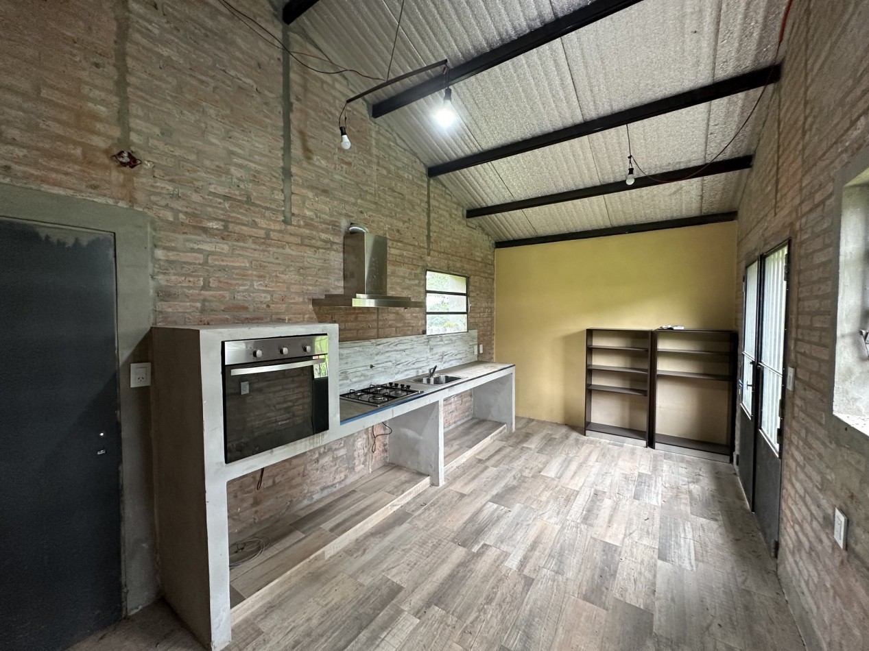 Venta Casa un dormitorio con parque forestado