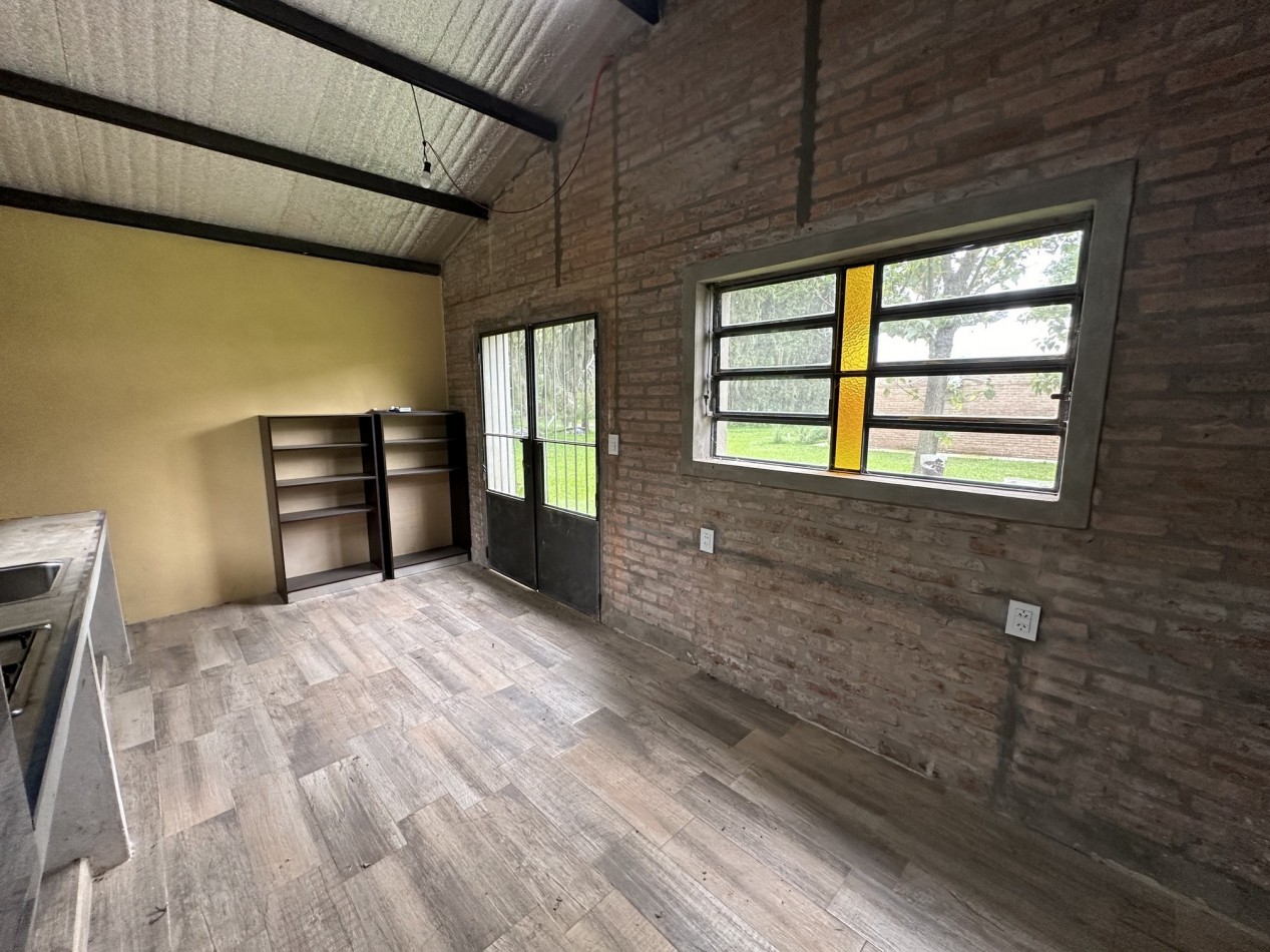 Venta Casa un dormitorio con parque forestado