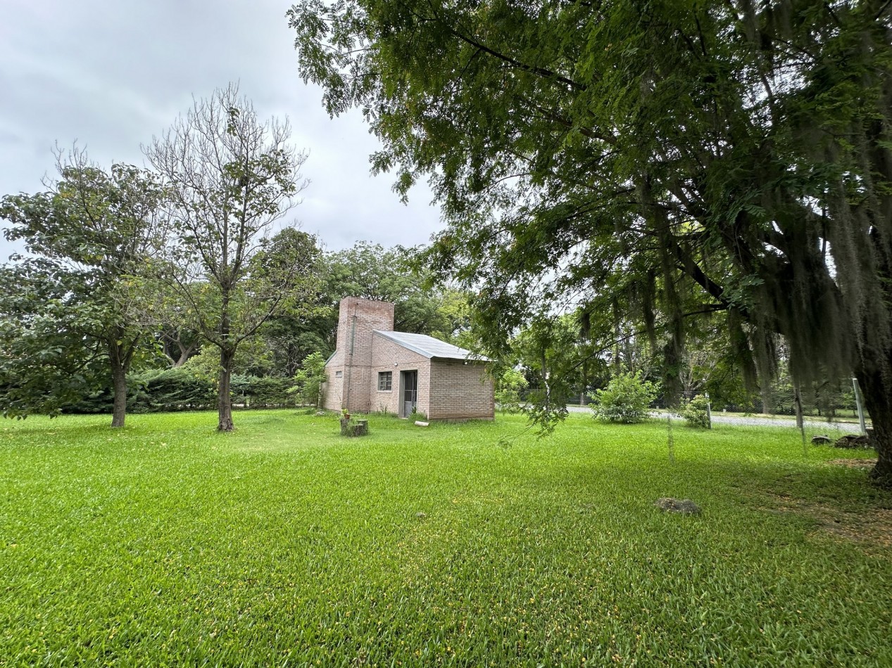 Venta Casa un dormitorio con parque forestado