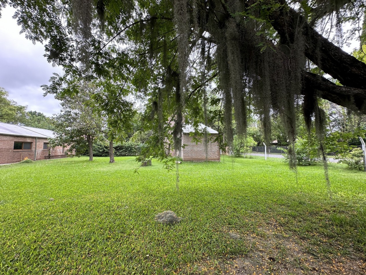 Venta Casa un dormitorio con parque forestado