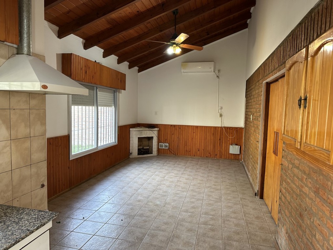 Parada 15: Casa 2 Dormitorios con piscina y parque