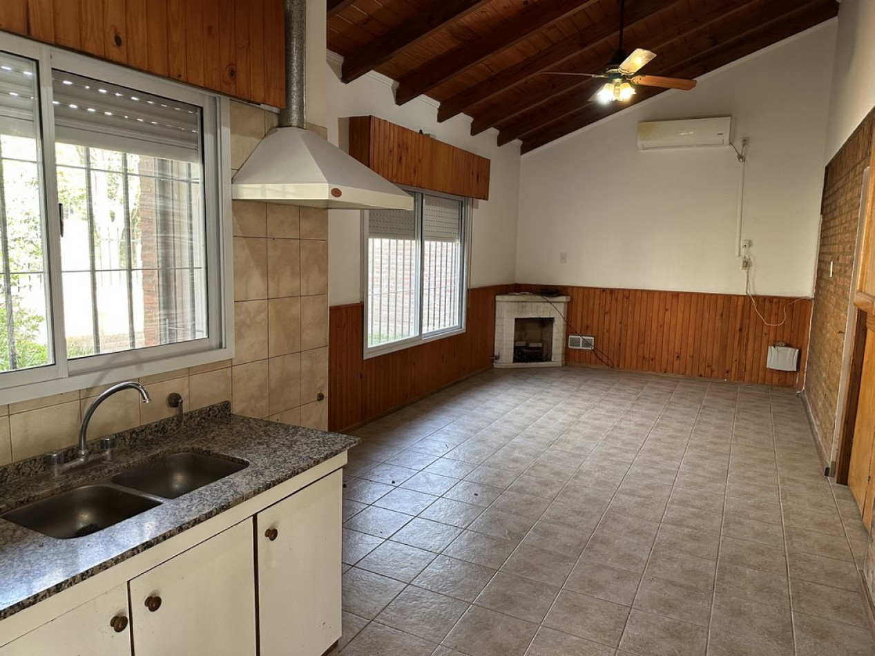 Parada 15: Casa 2 Dormitorios con piscina y parque
