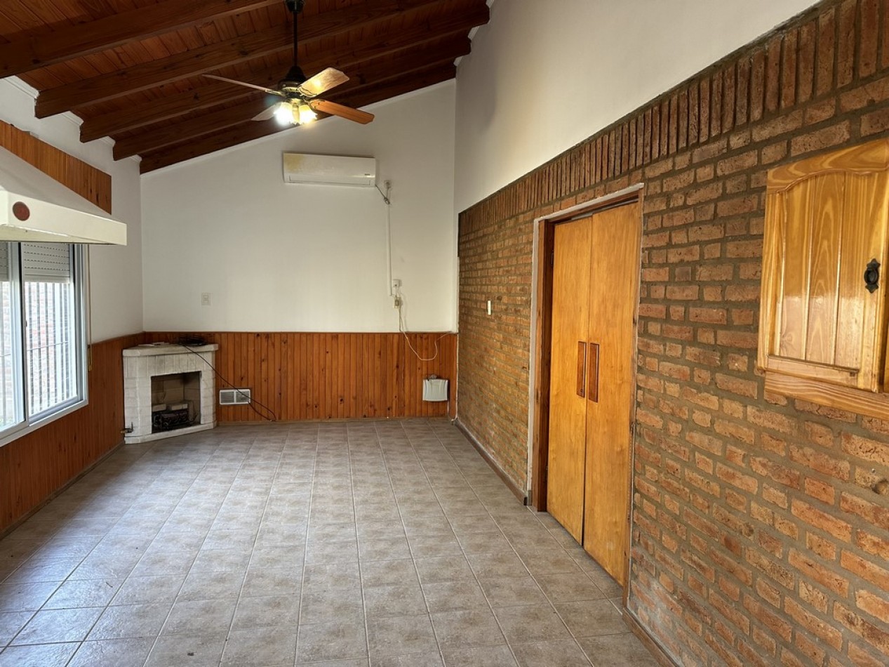 Parada 15: Casa 2 Dormitorios con piscina y parque