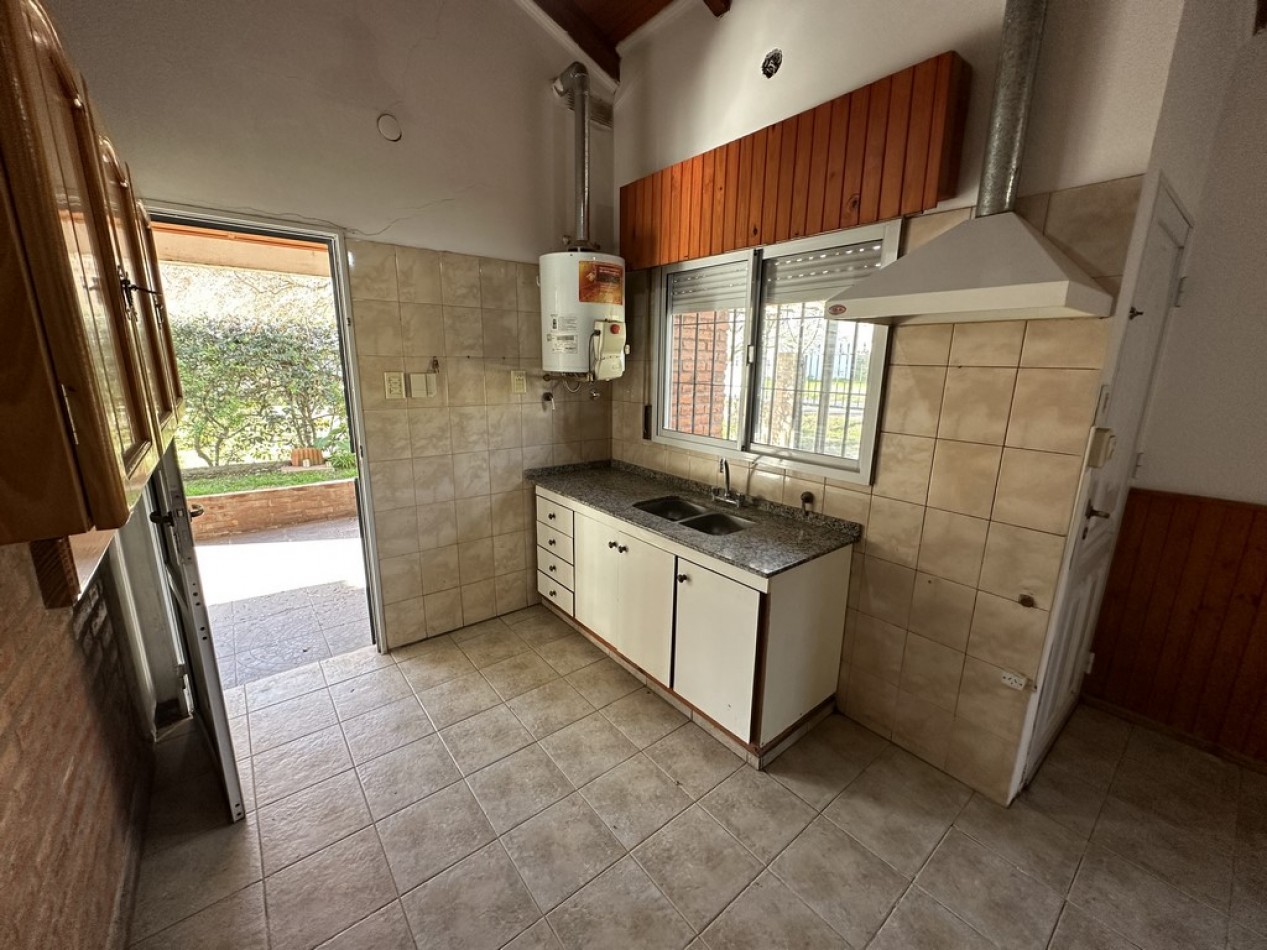 Parada 15: Casa 2 Dormitorios con piscina y parque