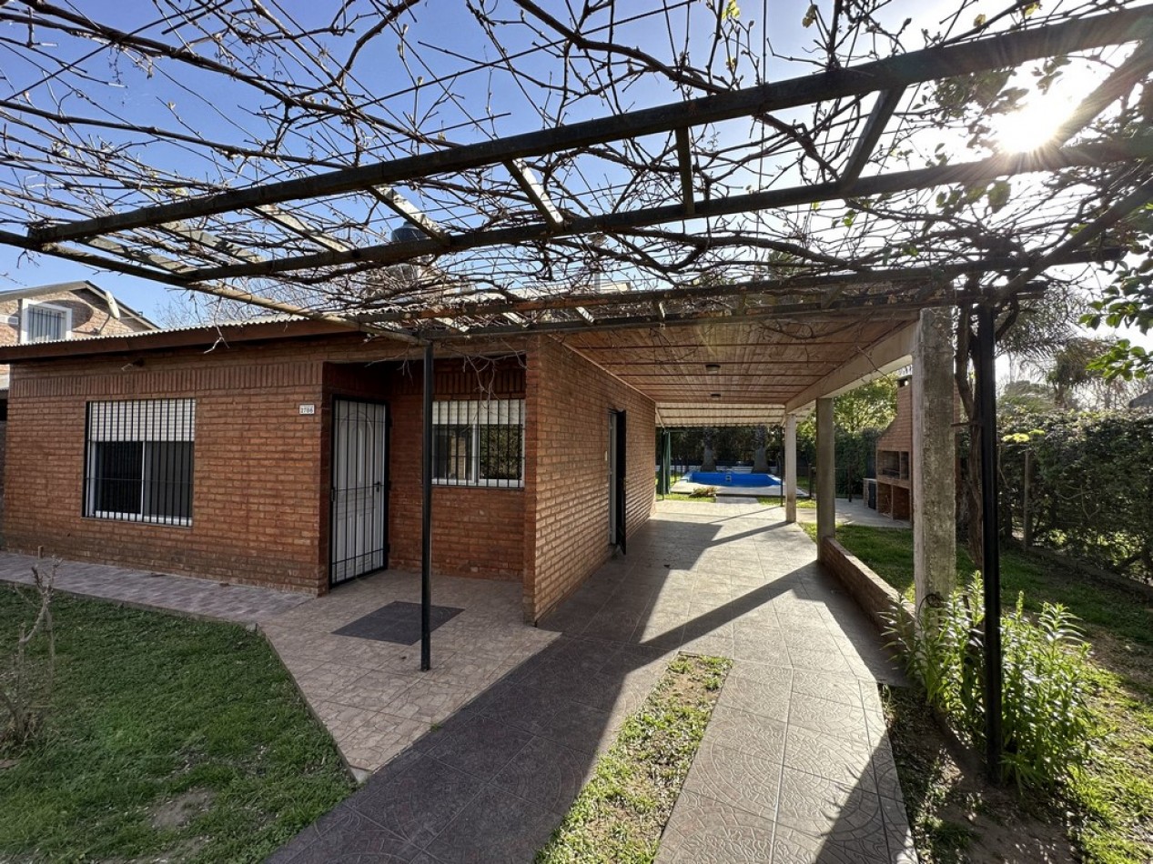Parada 15: Casa 2 Dormitorios con piscina y parque