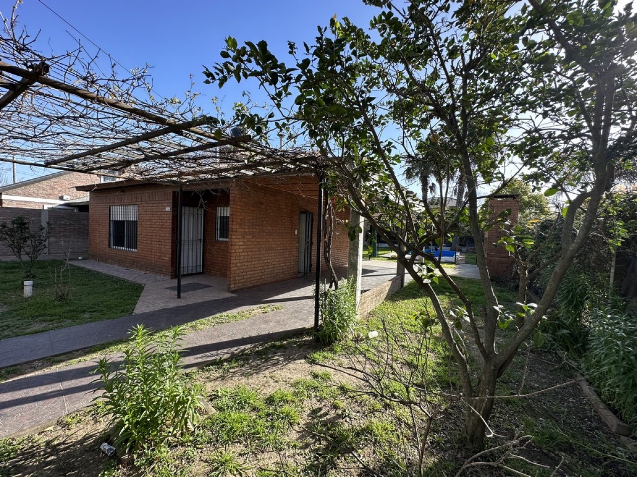 Parada 15: Casa 2 Dormitorios con piscina y parque