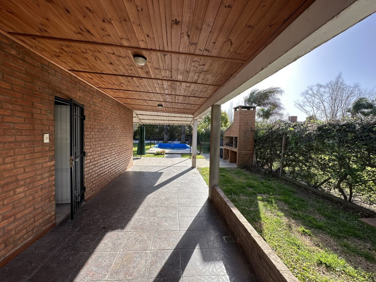 Parada 15: Casa 2 Dormitorios con piscina y parque