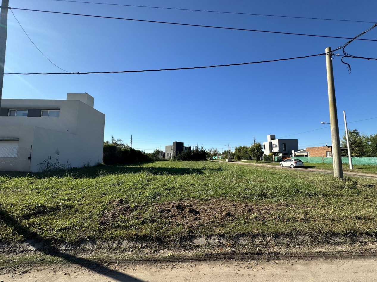 Acequias: Venta lote en Esquina 611 m2