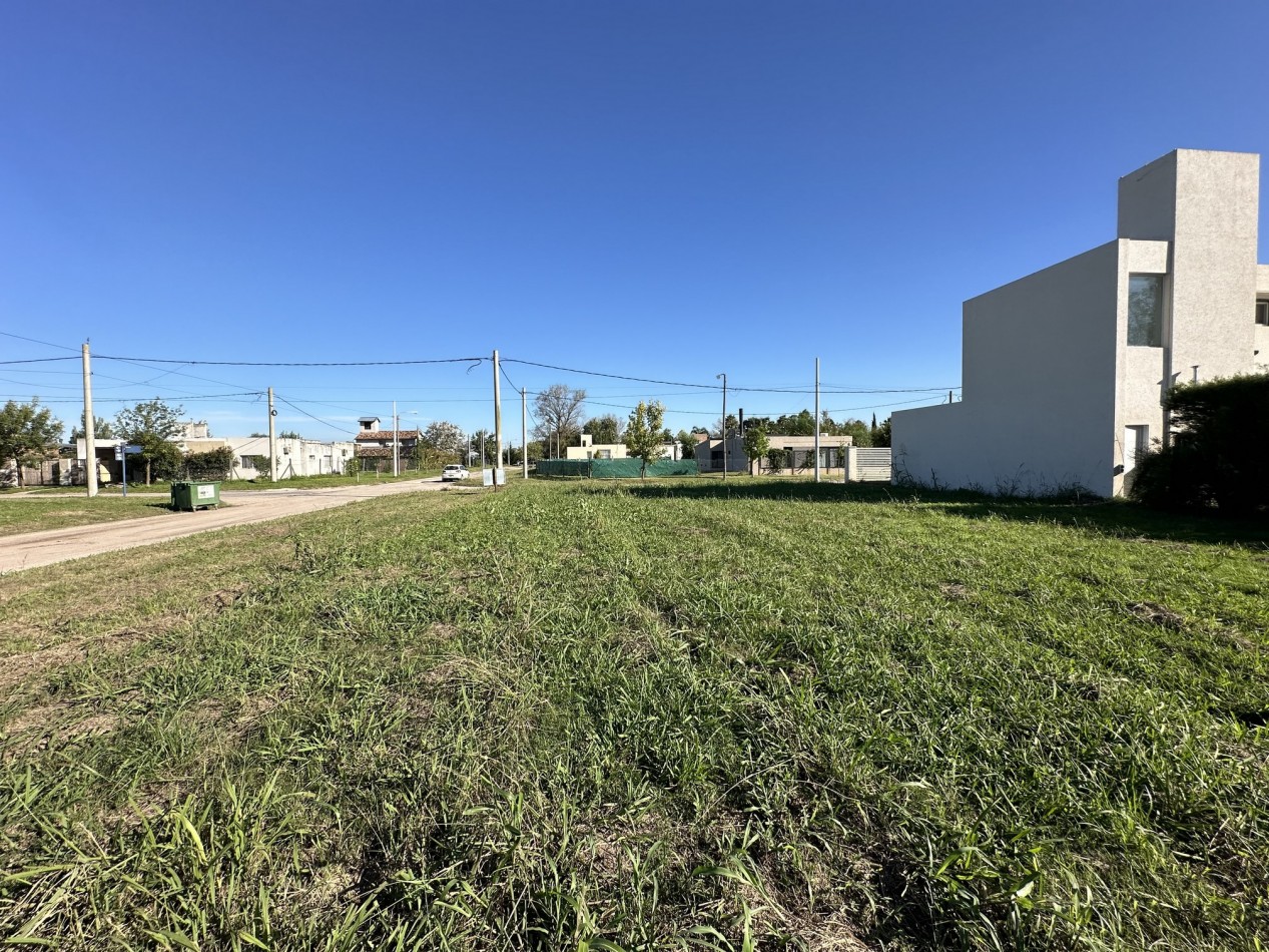 Acequias: Venta lote en Esquina 611 m2