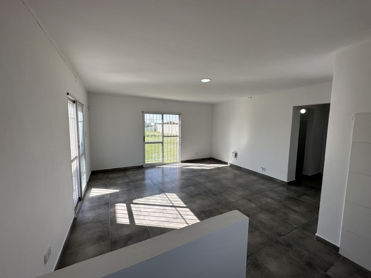 Funes Norte: Venta Casa 2 dorm. (Ideal inversores)