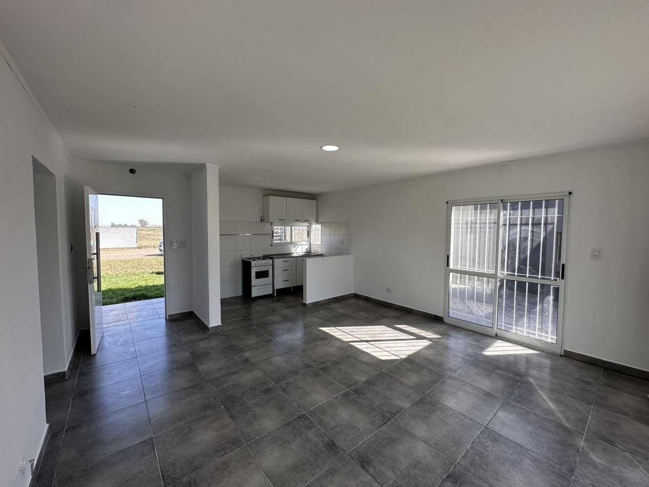 Funes Norte: Venta Casa 2 dorm. (Ideal inversores)