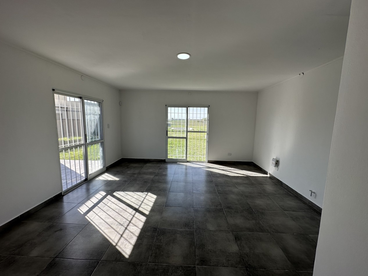 Funes Norte: Venta Casa 2 dorm. (Ideal inversores)