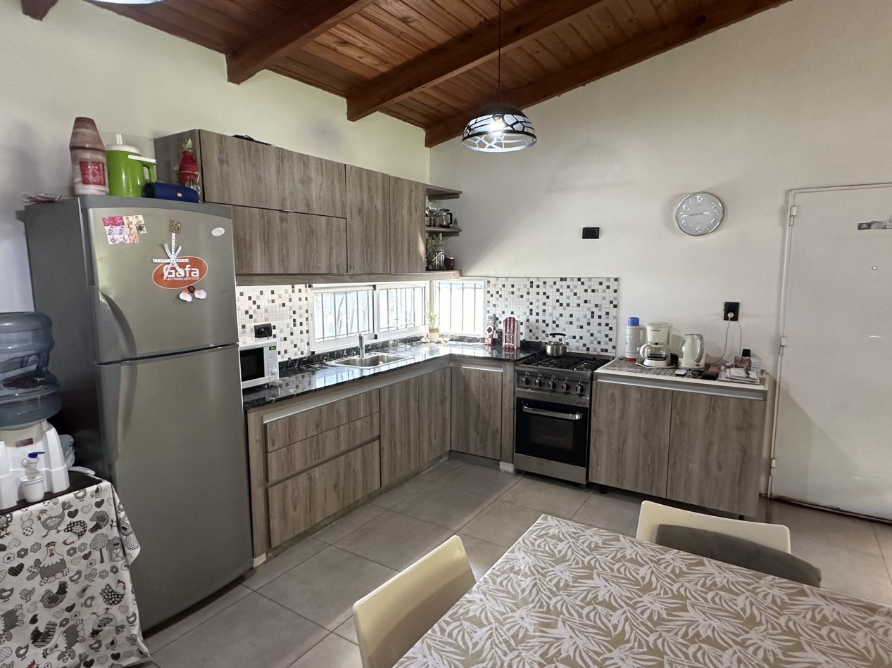 Venta Casa 2 dorm con piscina en Los Cedros, Roldan.