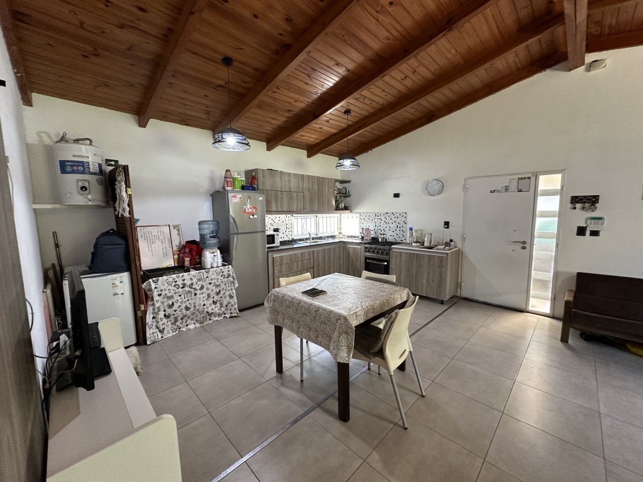 Venta Casa 2 dorm con piscina en Los Cedros, Roldan.