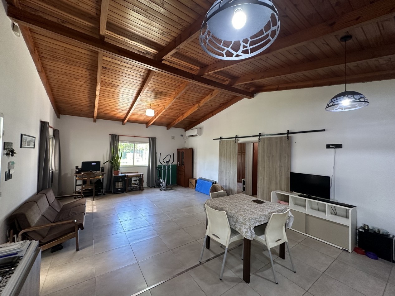 Venta Casa 2 dorm con piscina en Los Cedros, Roldan.