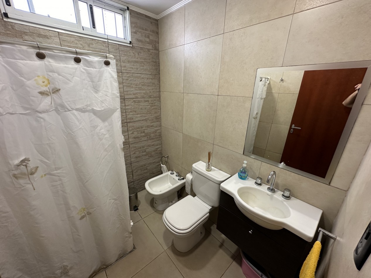 Venta Casa 2 dorm con piscina en Los Cedros, Roldan.