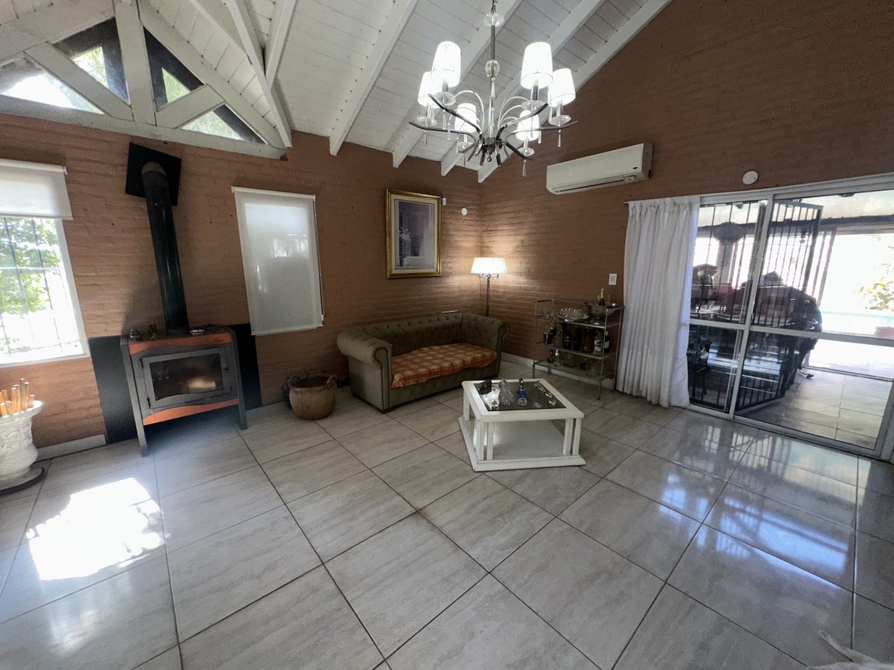 Retasada! Casa 2 dormitorios con piscina en Santa Teresa