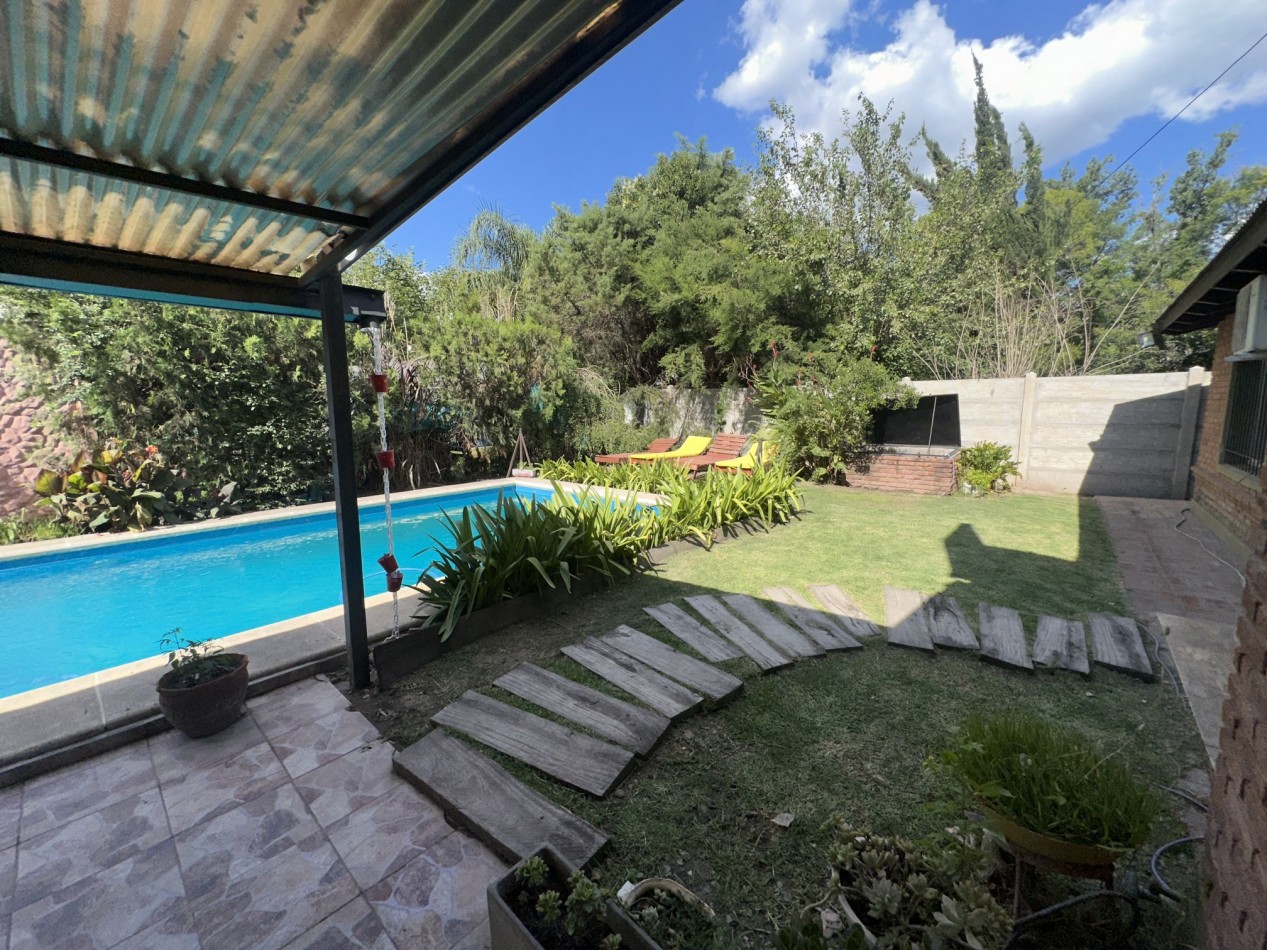 Retasada! Casa 2 dormitorios con piscina en Santa Teresa