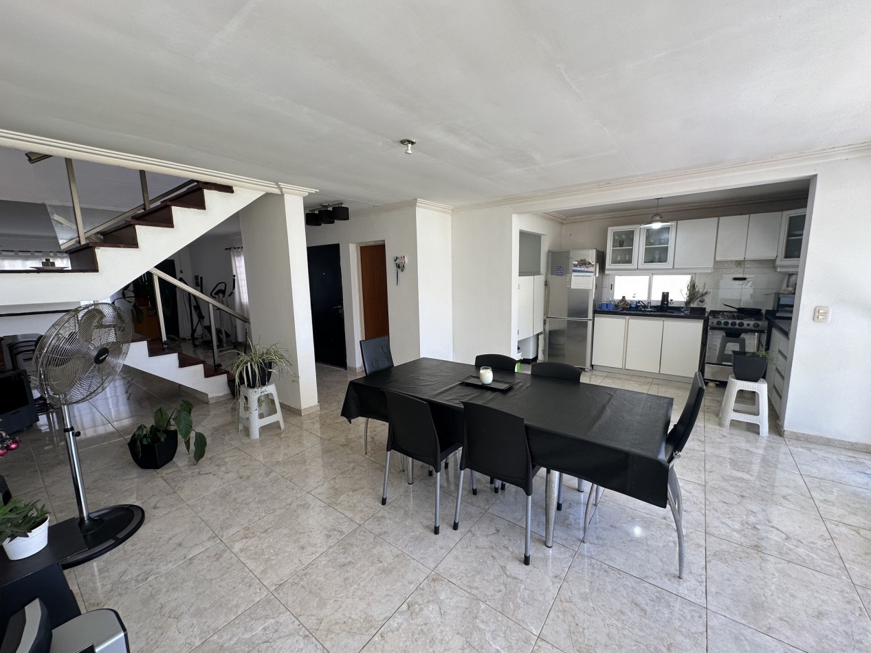 Liceo: Venta Casa 3 dorm. 3 baños con piscina