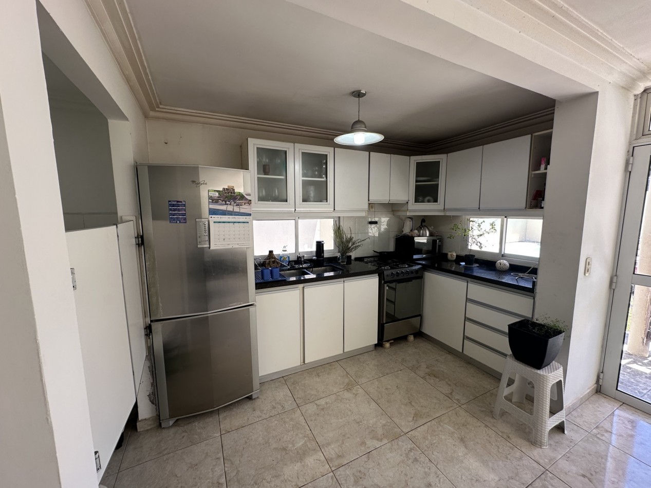 Liceo: Venta Casa 3 dorm. 3 baños con piscina