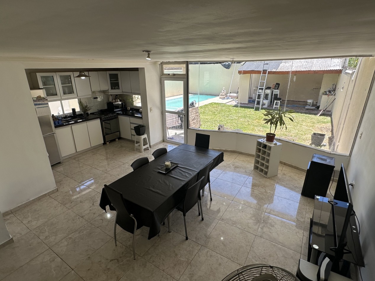 Liceo: Venta Casa 3 dorm. 3 baños con piscina