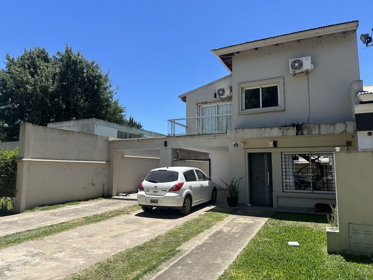 Liceo: Venta Casa 3 dorm. 3 baños con piscina