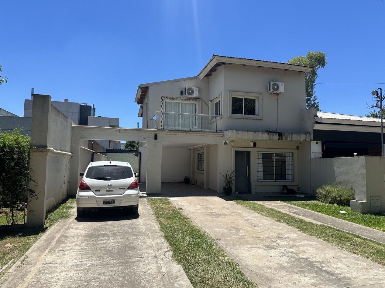 Liceo: Venta Casa 3 dorm. 3 baños con piscina
