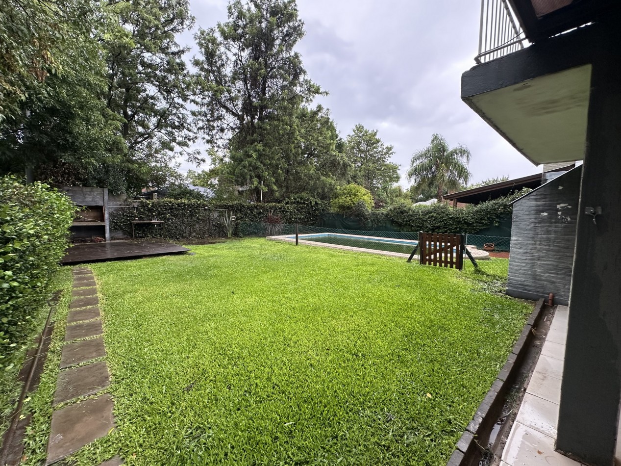 Alquiler Casa 4 dormitorios 3 baños con piscina en "Funes R"