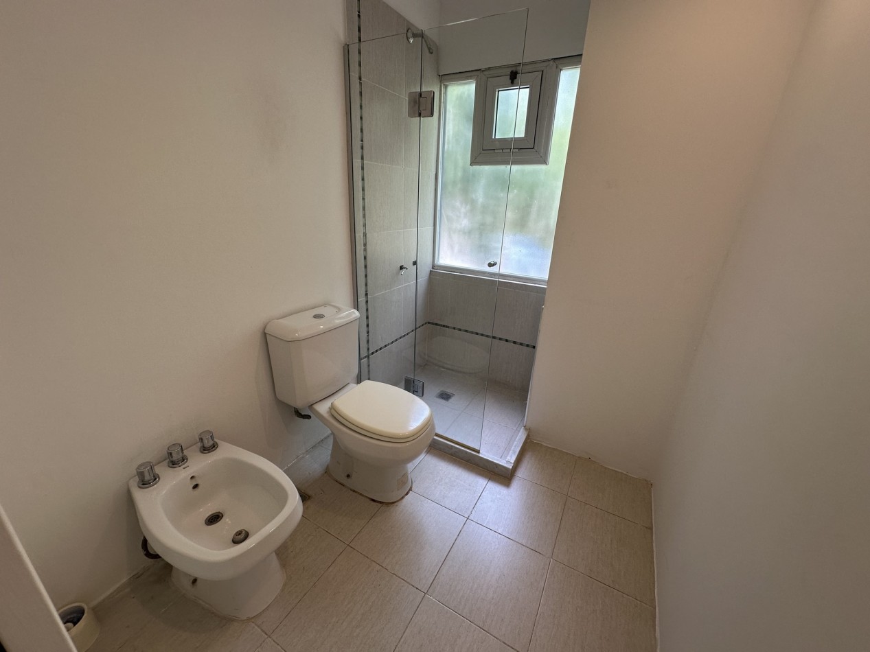 Alquiler Casa 4 dormitorios 3 baños con piscina en "Funes R"