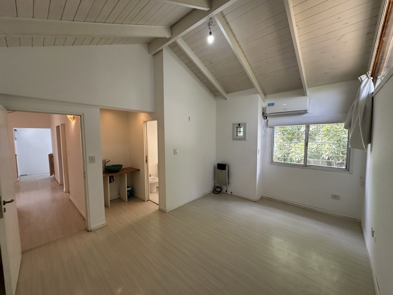 Alquiler Casa 4 dormitorios 3 baños con piscina en "Funes R"