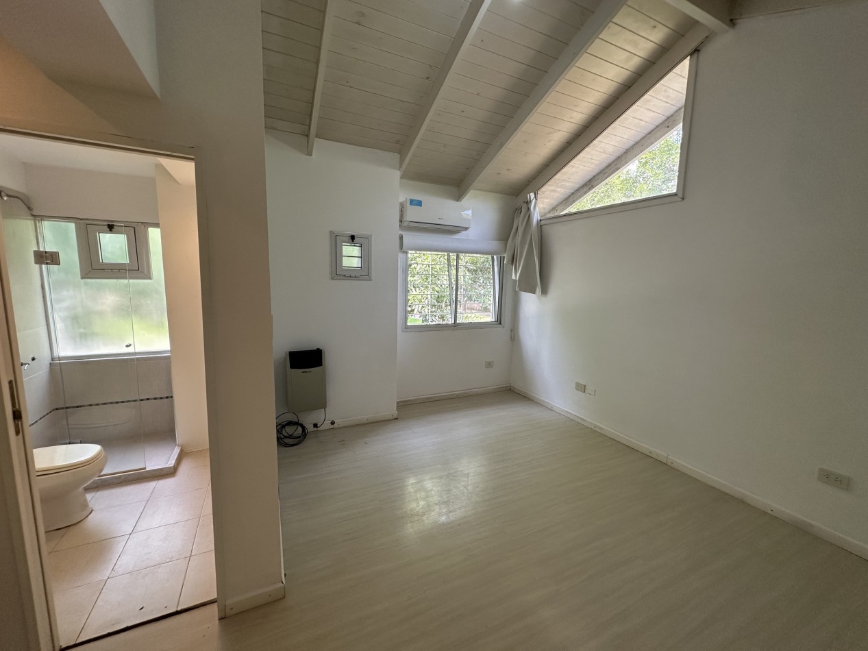 Alquiler Casa 4 dormitorios 3 baños con piscina en "Funes R"