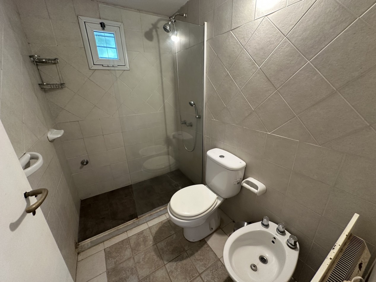 Alquiler Casa 4 dormitorios 3 baños con piscina en "Funes R"
