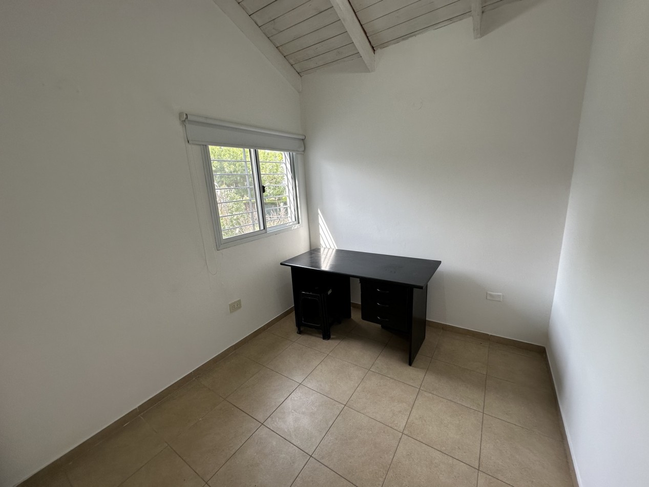 Alquiler Casa 4 dormitorios 3 baños con piscina en "Funes R"
