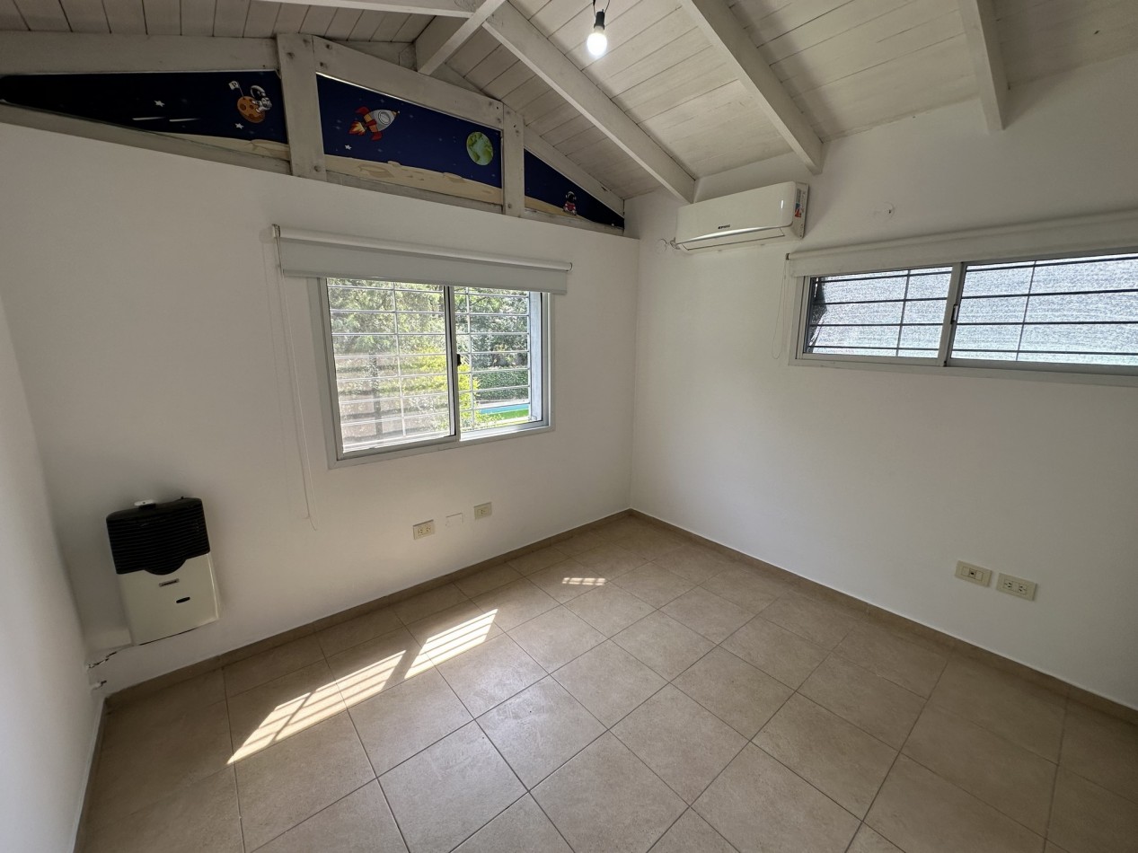 Alquiler Casa 4 dormitorios 3 baños con piscina en "Funes R"