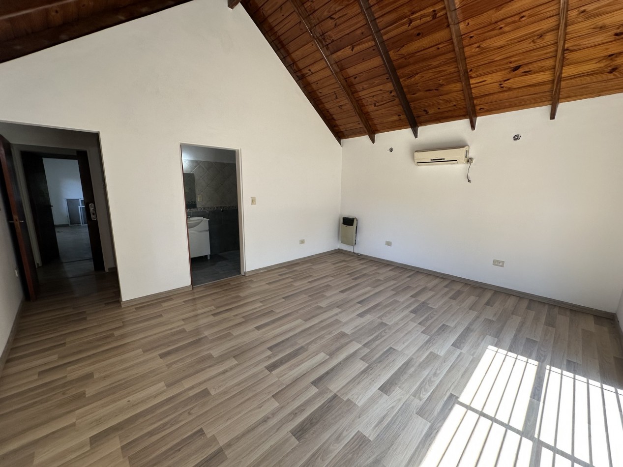 Liceo: Imponente casa de 3 dormitorios en suite y piscina