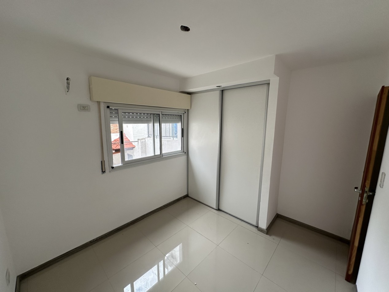 Depto 1 dorm de escalera en Urquiza 4400